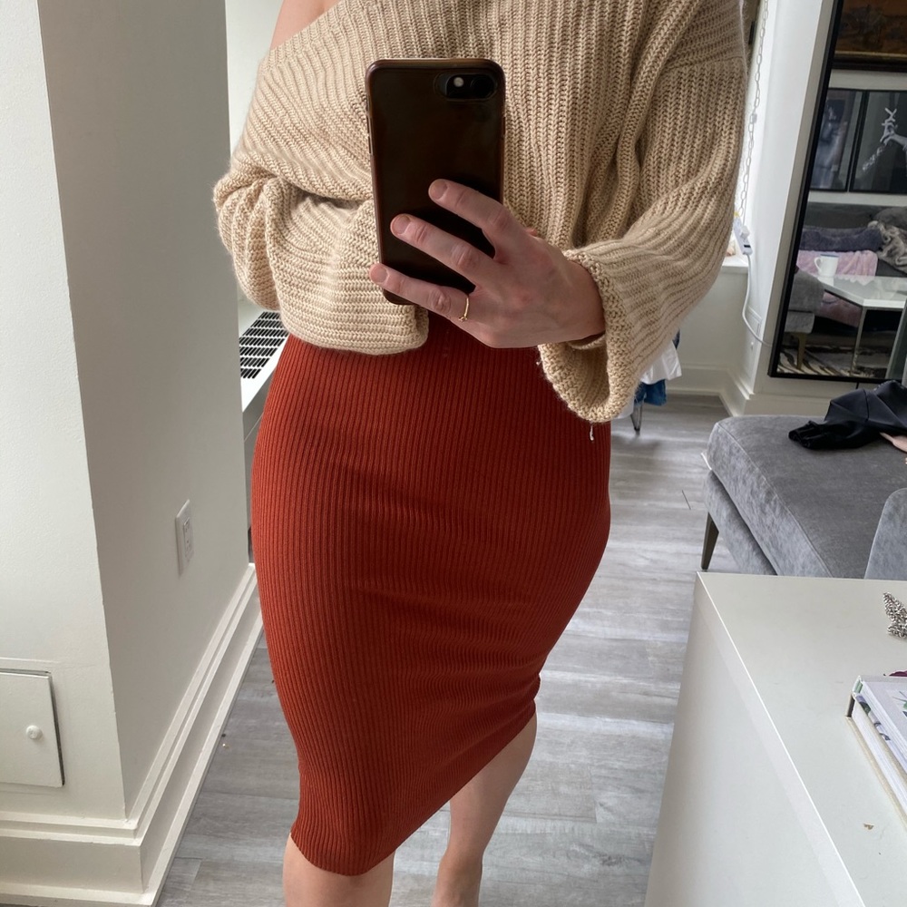 Rust ribbed midi skirt
